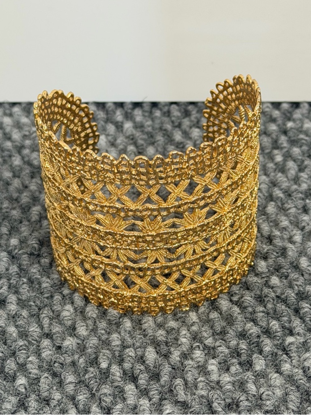 Stella & Dot Alila Lace Gold Cuff Bracelet Statement Piece - Picture 3 of 4